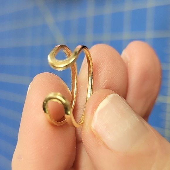 Open Gold Tone Band Adjustable Size 7 Adjustable - Picture 4 of 5